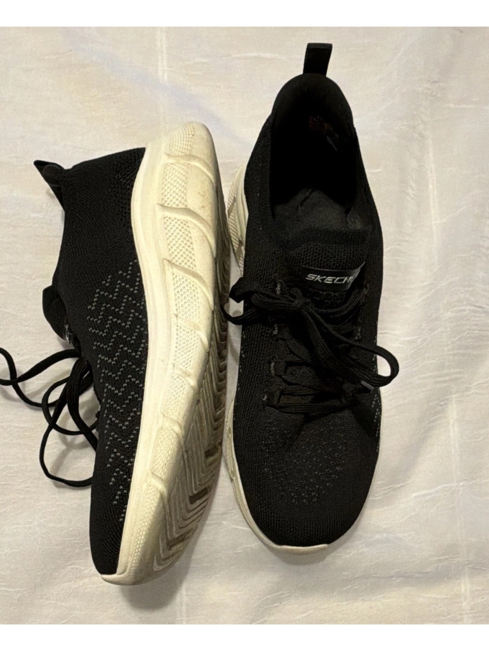 SKECHERS BOBS Women’s size 8 Wide lace up knit sneakers